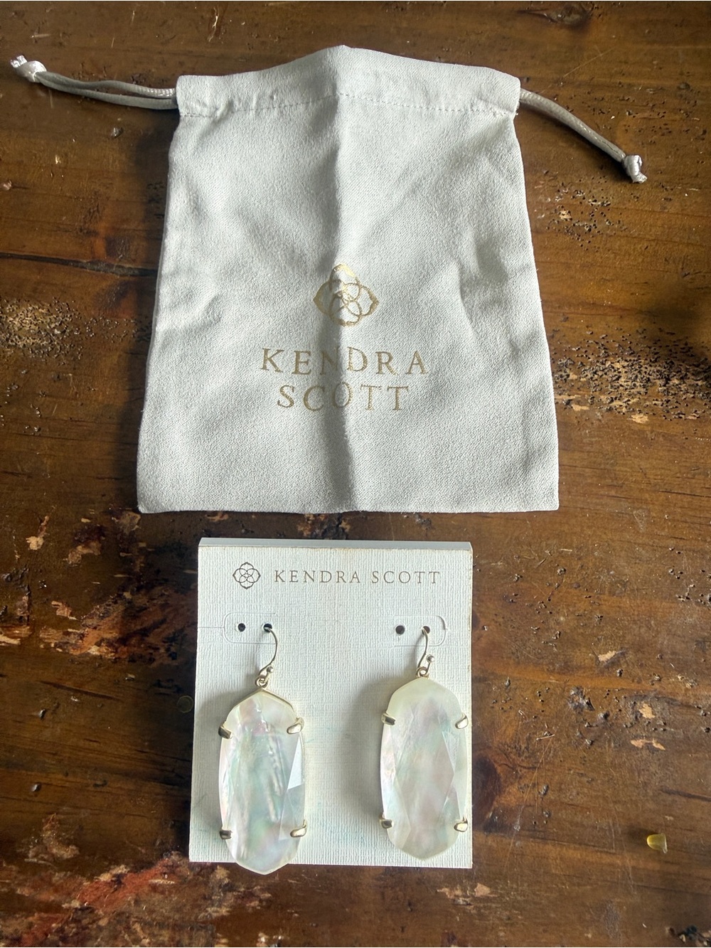 NWT KENDRA SCOTT ESME GOLD DROP EARRINGS WHITE MOTHER OF PEARL